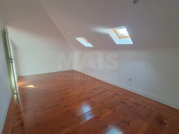 Apartamento T2 para Arrendamento em Laranjeiro e Feijó