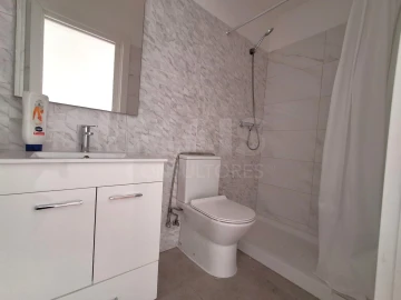 Apartamento T2 para Arrendamento em Laranjeiro e Feijó