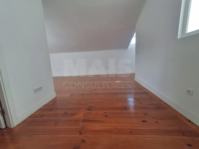 Apartamento T2 para Arrendamento em Laranjeiro e Feijó Foto 11