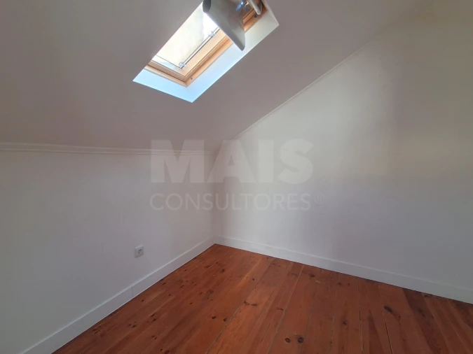 Apartamento T2 para Arrendamento em Laranjeiro e Feijó Foto 5