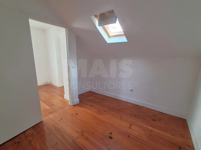 Apartamento T2 para Arrendamento em Laranjeiro e Feijó Foto 4