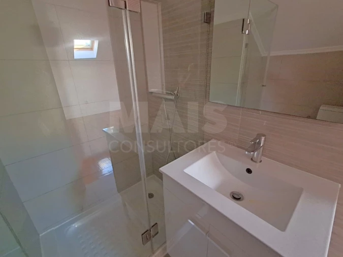 Apartamento T2 para Arrendamento em Laranjeiro e Feijó Foto 10
