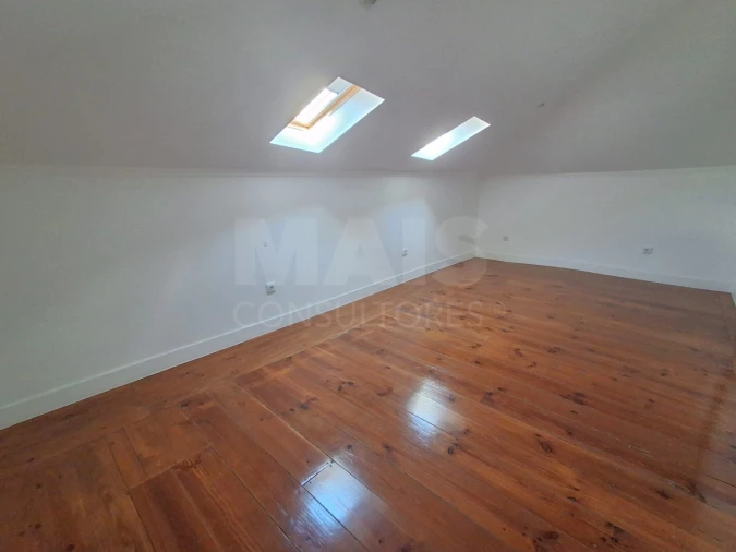 Apartamento T2 para Arrendamento em Laranjeiro e Feijó Foto 2