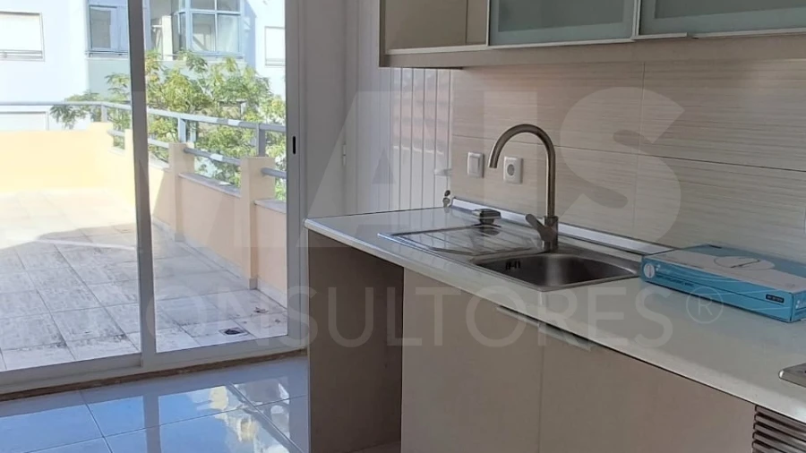 Apartamento T2 para Arrendamento em Laranjeiro e Feijó