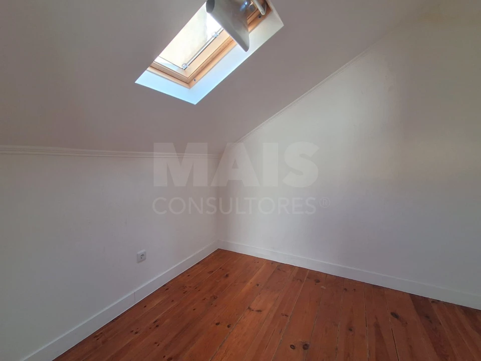 Apartamento T2 para Arrendamento em Laranjeiro e Feijó Foto 5