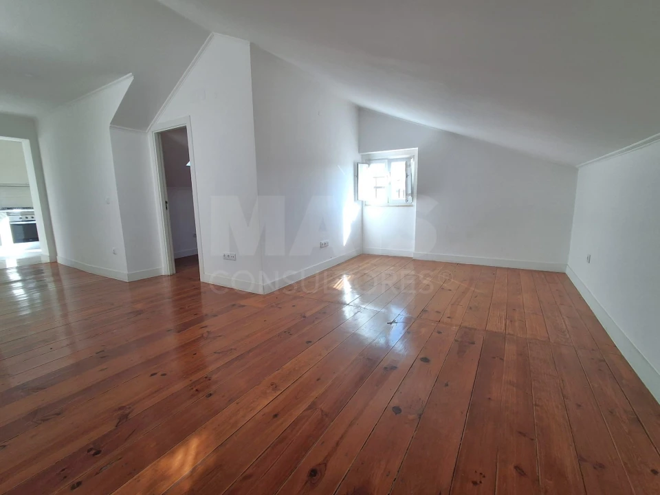 Apartamento T2 para Arrendamento em Laranjeiro e Feijó Foto 9