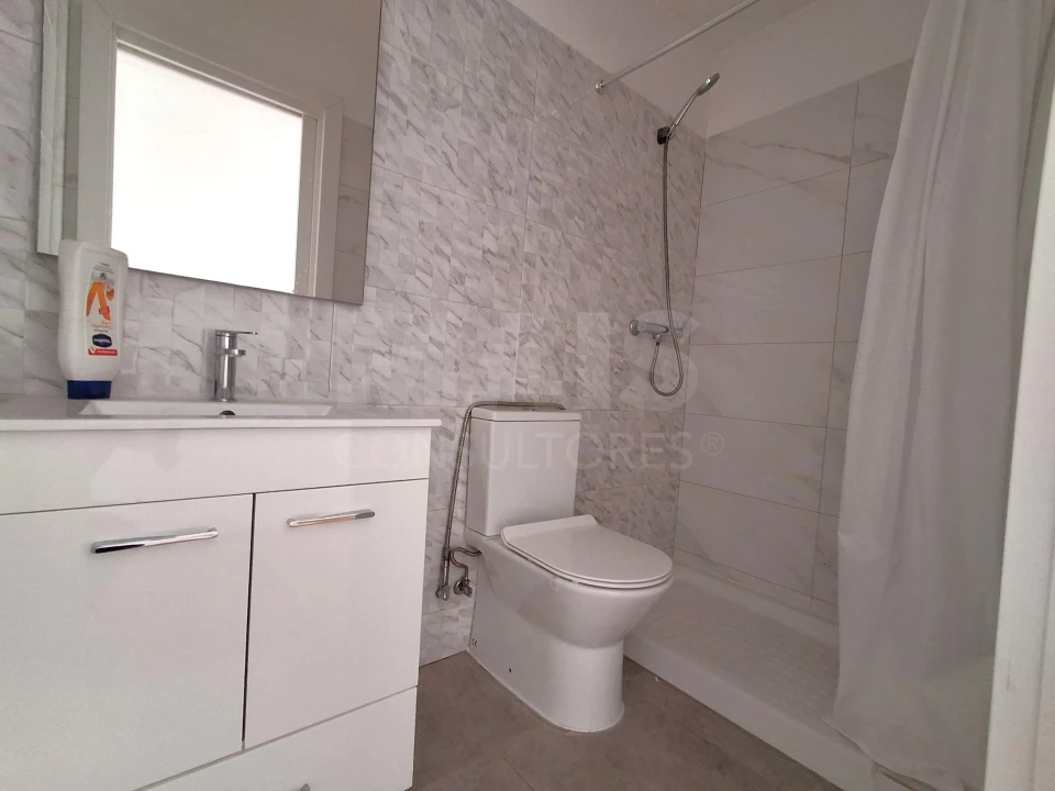 Apartamento T2 para Arrendamento em Laranjeiro e Feijó Foto 6