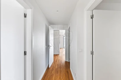 Apartamento T3 para Venda em Santo António dos Cavaleiros e Frielas