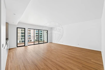 Apartamento T3 para Venda em Santo António dos Cavaleiros e Frielas