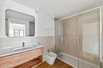 Apartamento T3 para Venda em Santo António dos Cavaleiros e Frielas