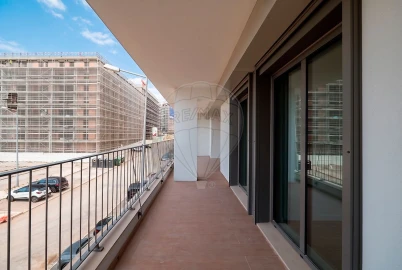 Apartamento T3 para Venda em Santo António dos Cavaleiros e Frielas