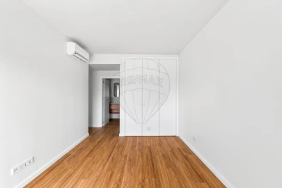 Apartamento T3 para Venda em Santo António dos Cavaleiros e Frielas