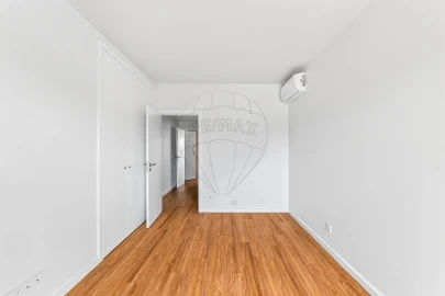 Apartamento T3 para Venda em Santo António dos Cavaleiros e Frielas