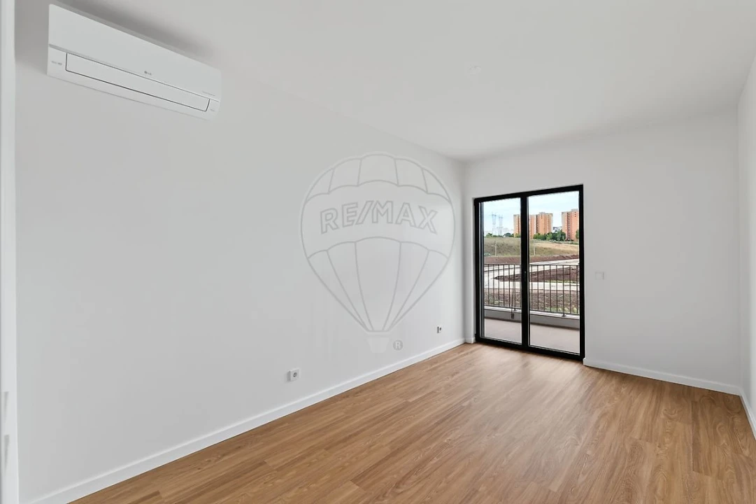 Apartamento T3 para Venda em Santo António dos Cavaleiros e Frielas Foto 29