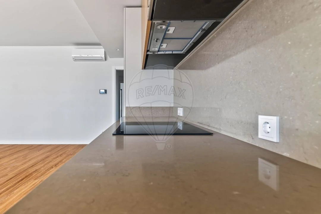 Apartamento T3 para Venda em Santo António dos Cavaleiros e Frielas Foto 3