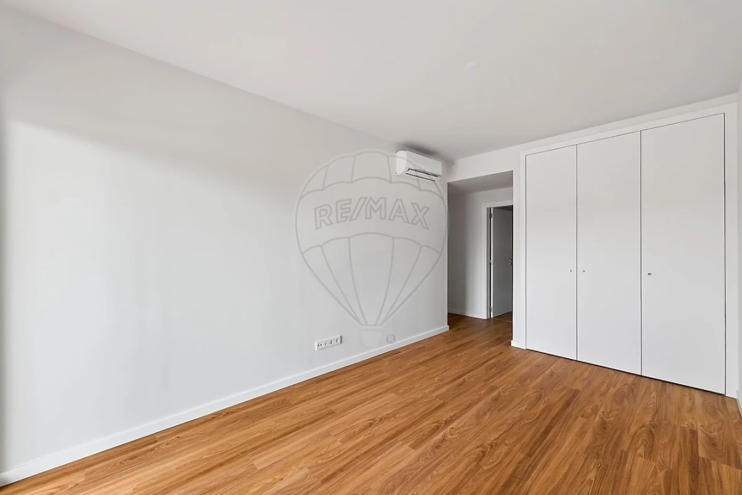 Apartamento T3 para Venda em Santo António dos Cavaleiros e Frielas Foto 24