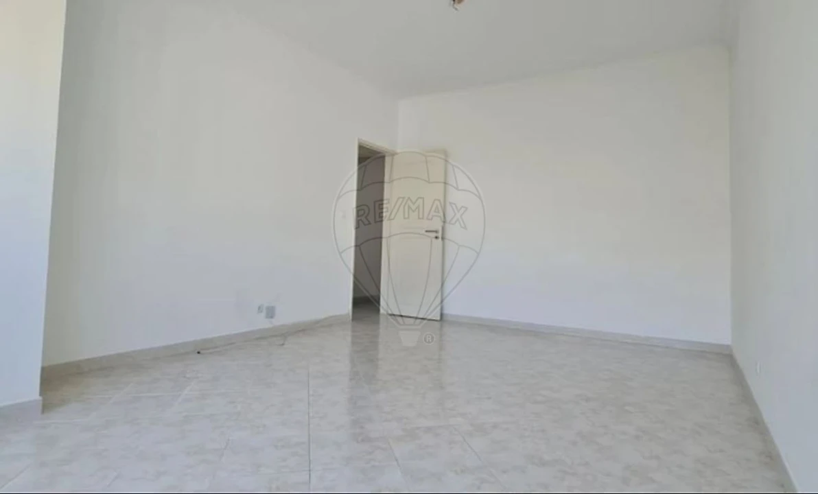 Apartamento T3 para Venda em Rio de Mouro Foto 12