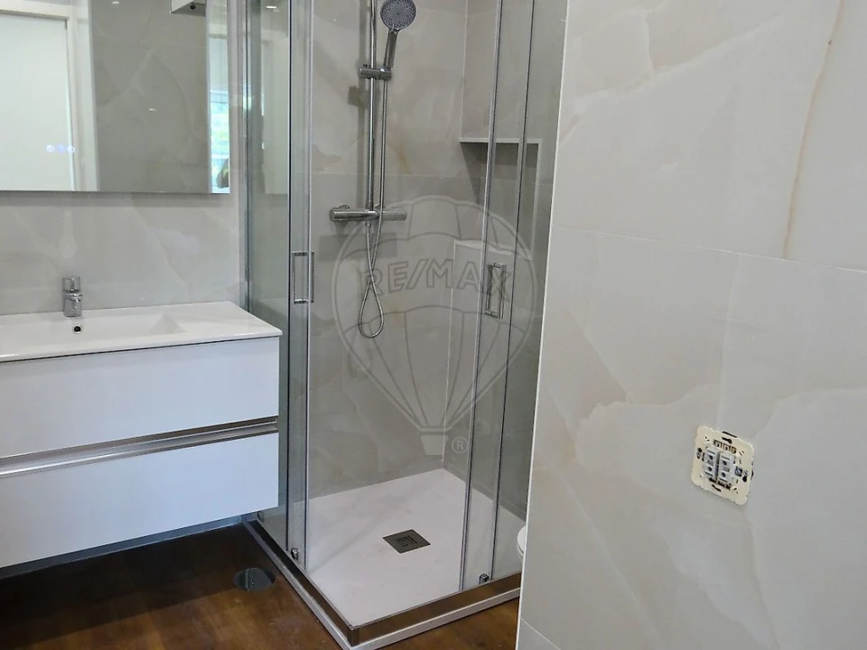 Apartamento T2 para Venda em Rio Tinto Foto 3