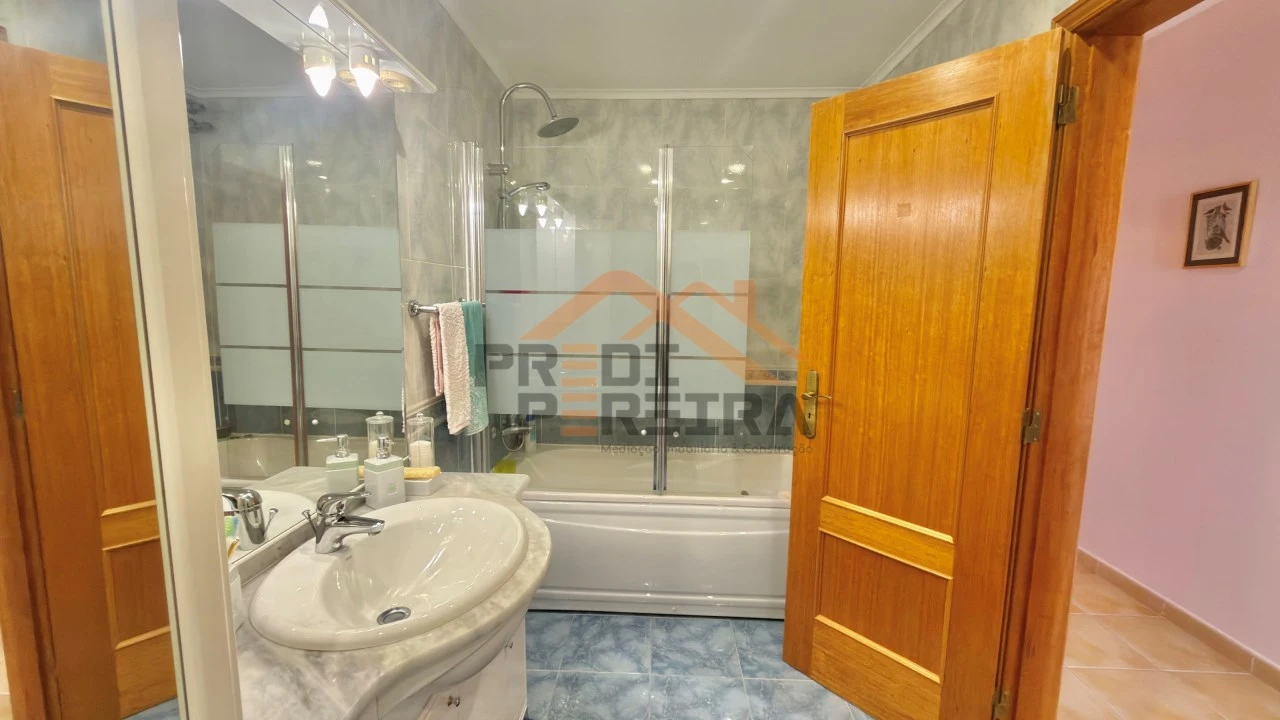 Apartamento T2 para Venda em Odivelas Foto 8