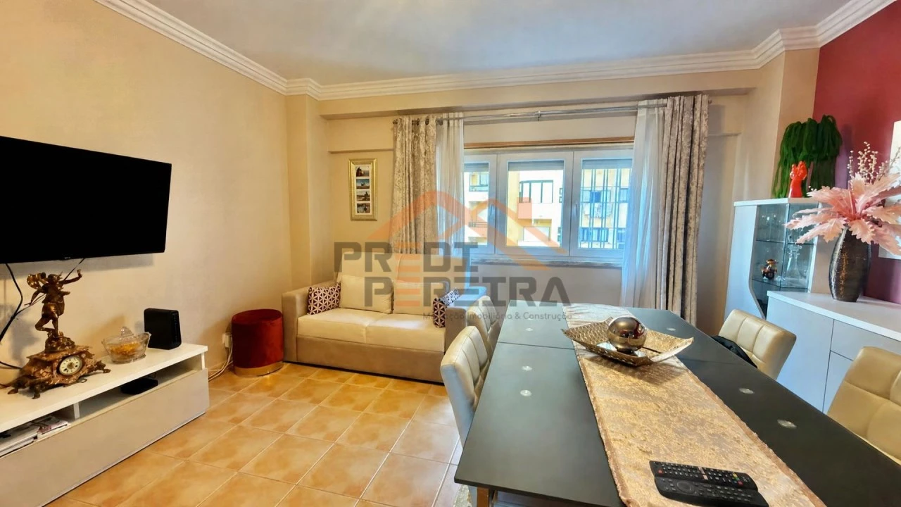 Apartamento T2 para Venda em Odivelas Foto 6