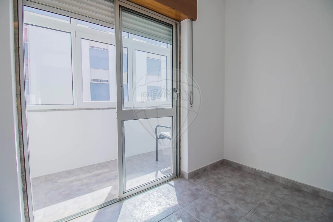Apartamento T2 para Venda em Seixal, Arrentela e Aldeia de Paio Pires Foto 21