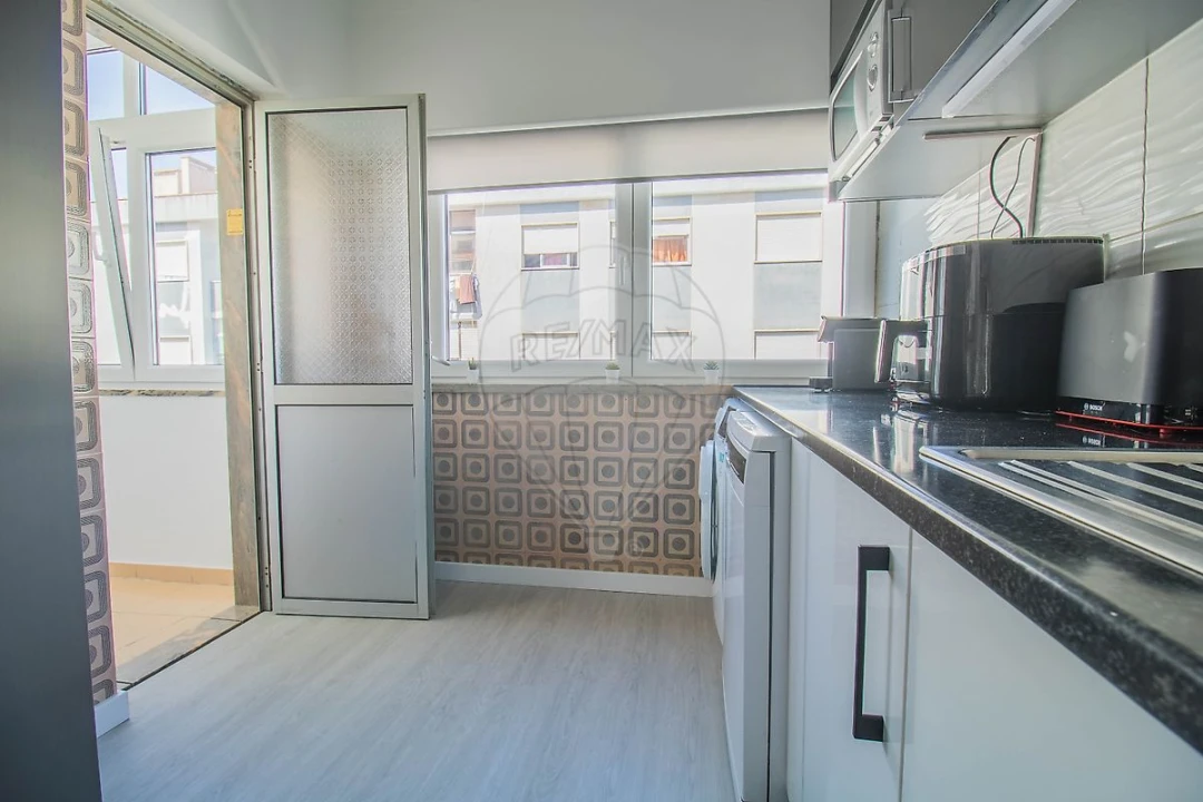 Apartamento T2 para Venda em Seixal, Arrentela e Aldeia de Paio Pires Foto 3