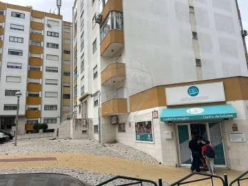 Garagem para Arrendamento em Massamá e Monte Abraão