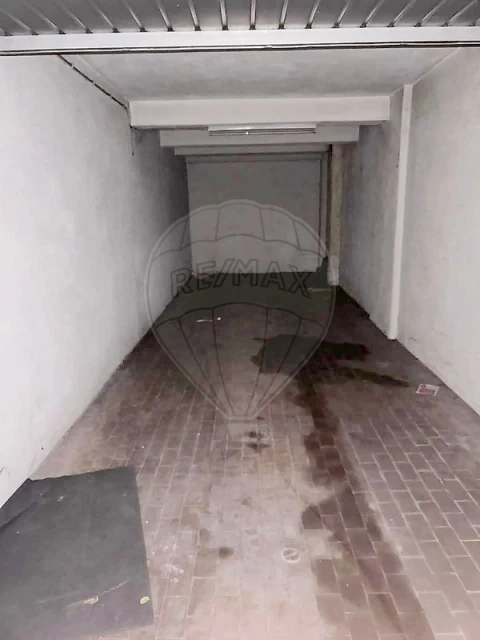 Garagem para Arrendamento em Massamá e Monte Abraão