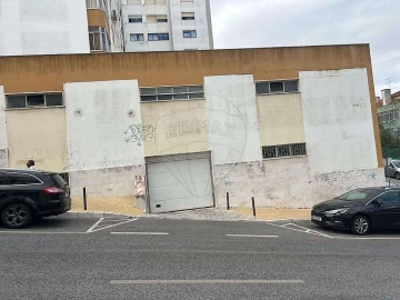 Garagem para Arrendamento em Massamá e Monte Abraão