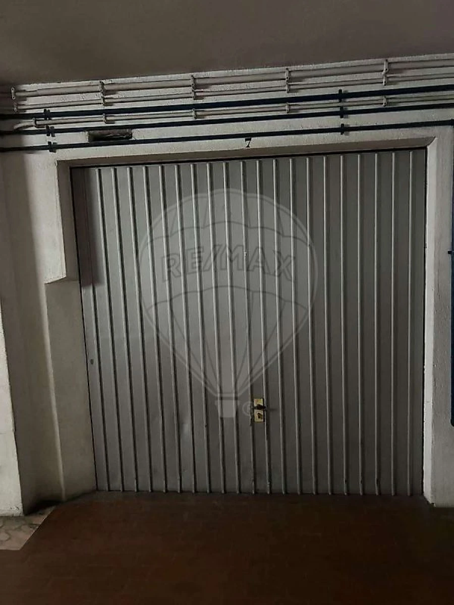 Garagem para Arrendamento em Massamá e Monte Abraão Foto 5