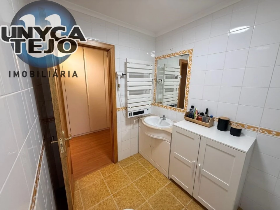 Apartamento T3 para Venda em Quinta do Anjo Foto 26