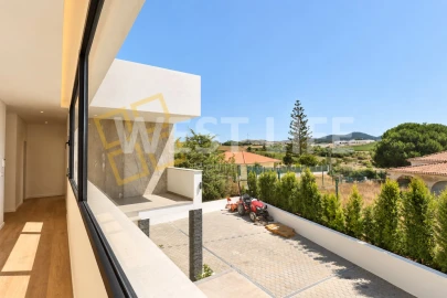 Moradia T4 para Venda em Azueira e Sobral da Abelheira