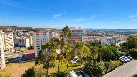 Apartamento T2 para Venda em Massamá e Monte Abraão