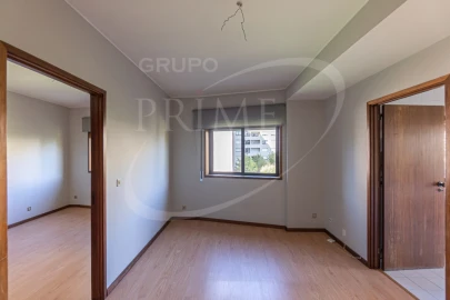 Apartamento T1 para Arrendamento em Aldoar, Foz do Douro e Nevogilde