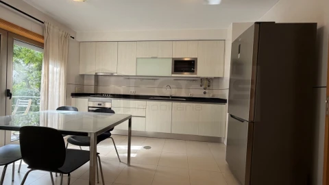 Apartamento T1 para Arrendamento em Aradas
