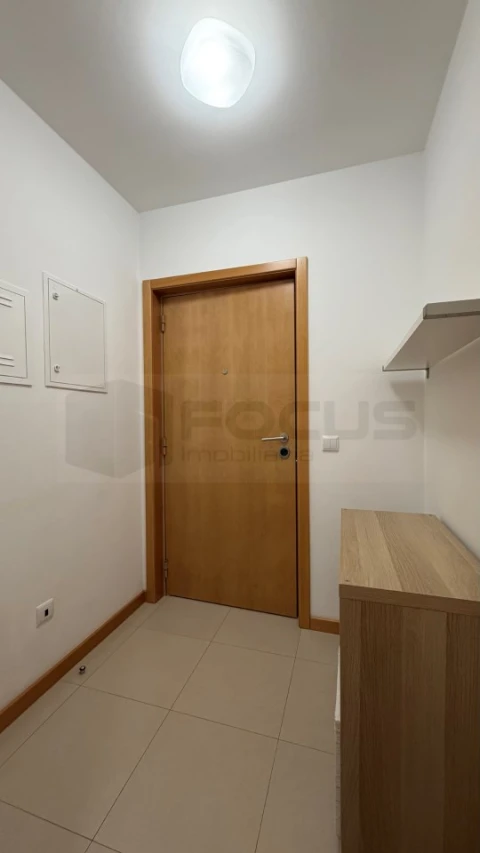 Apartamento T1 para Arrendamento em Aradas