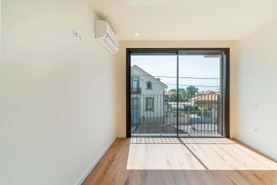 Apartamento T1 para Venda em Arcozelo