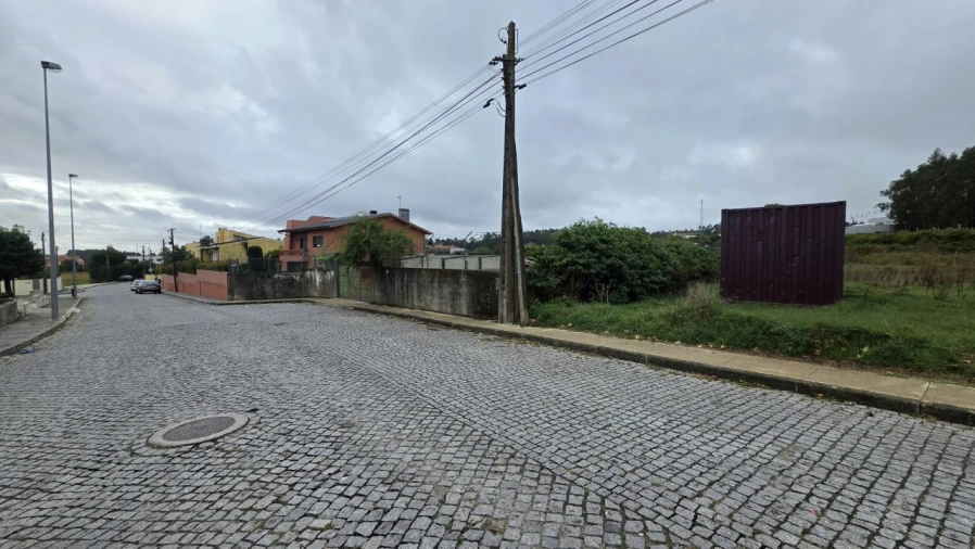Terreno para Venda em Castêlo da Maia Foto 2
