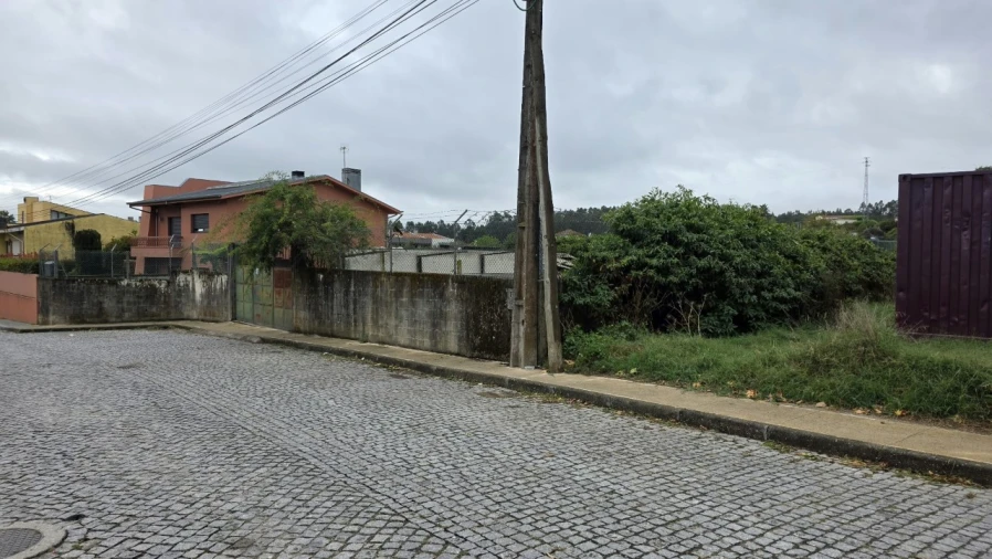 Terreno para Venda em Castêlo da Maia Foto 3