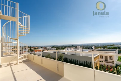 Moradia T4 para Venda em Santa Barbara de Nexe