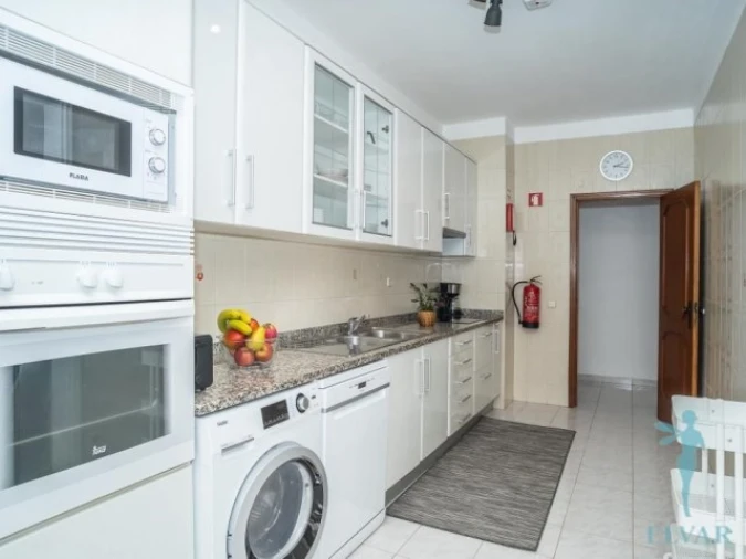Apartamento T2 para Arrendamento férias em Portimão Foto 3