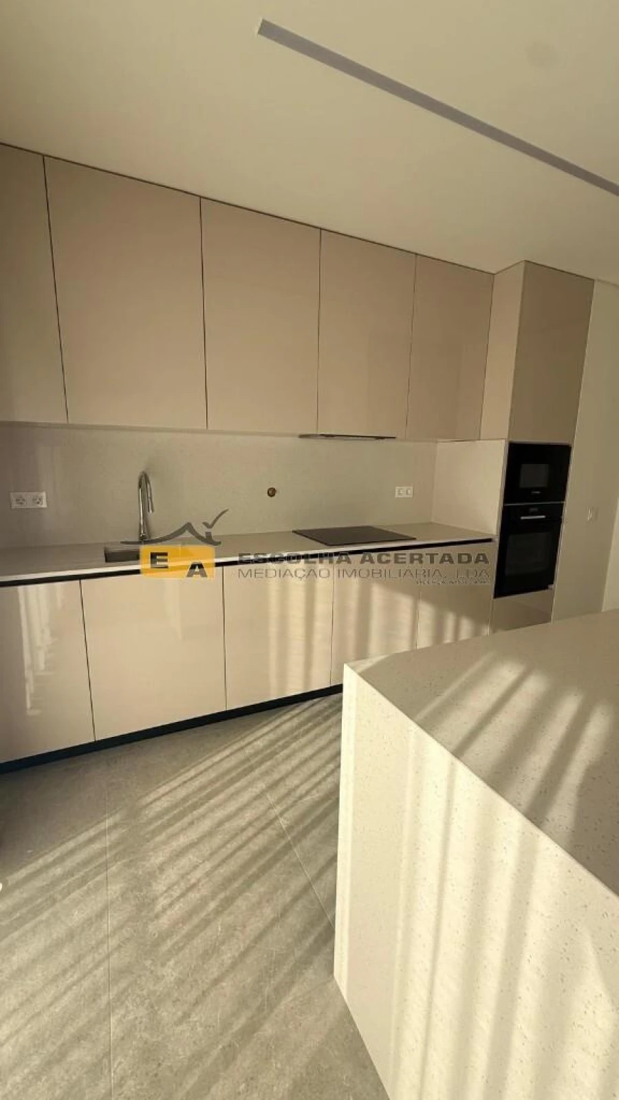 Apartamento T1 para Venda em Cidade da Maia Foto 2