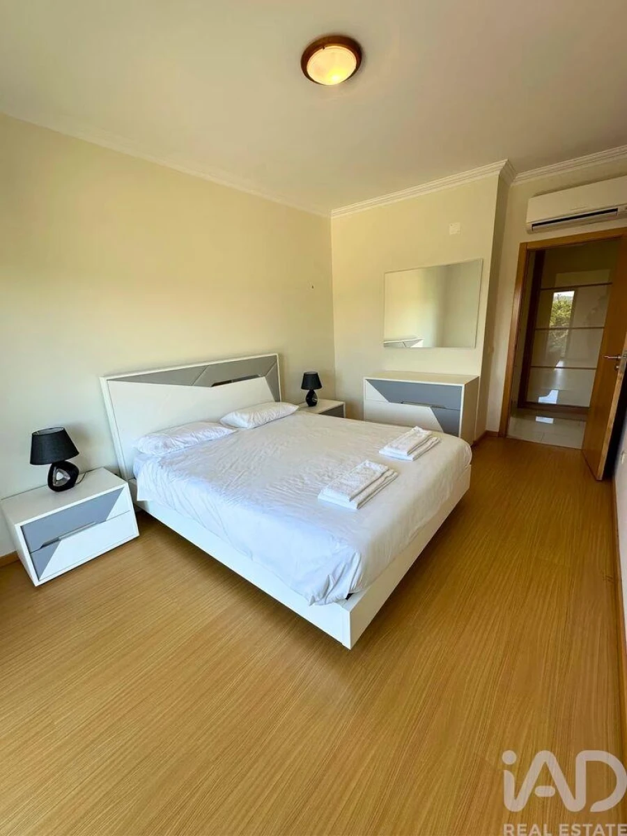 Apartamento T2 para Arrendamento em São Martinho do Porto Foto 11