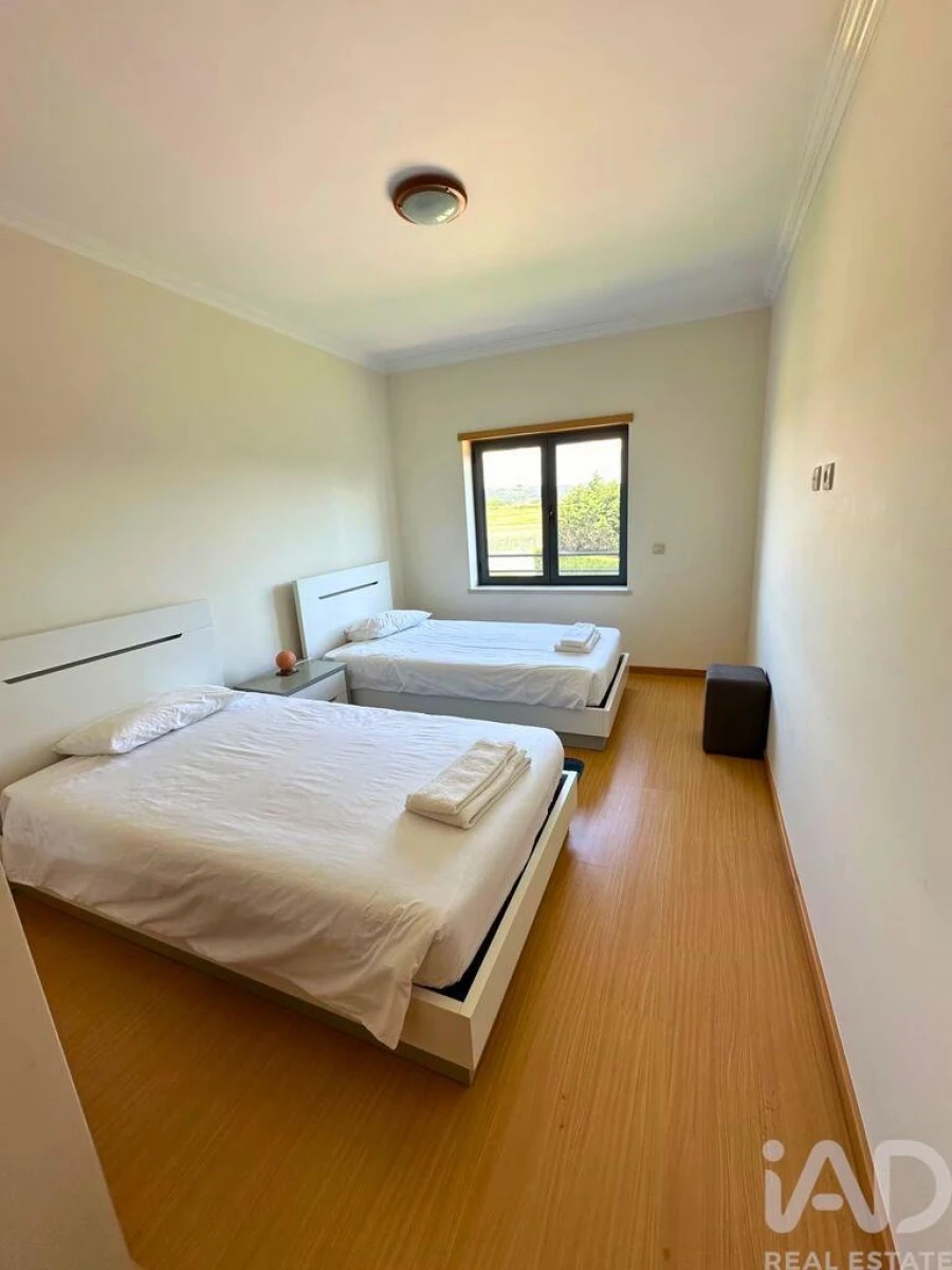 Apartamento T2 para Arrendamento em São Martinho do Porto Foto 9