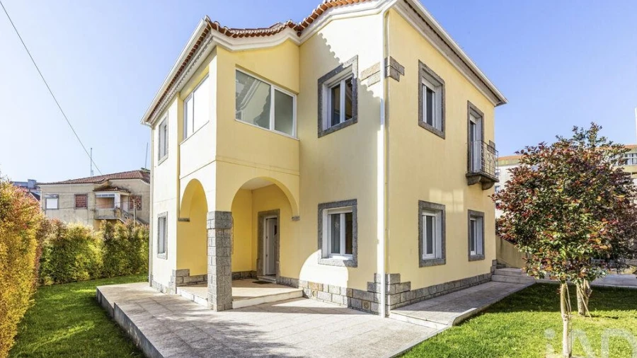 Moradia T5 para Venda em Agualva e Mira-Sintra