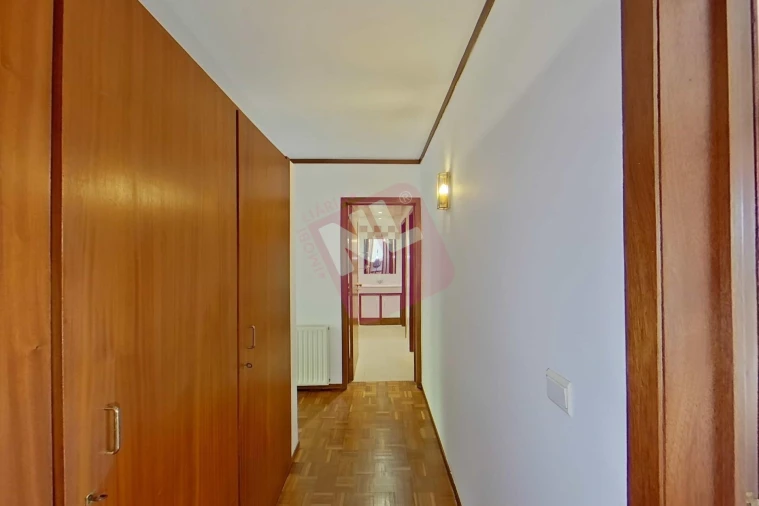 Apartamento T3 para Arrendamento em Lumiar Foto 12