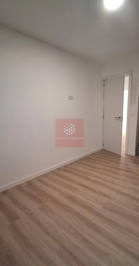 Apartamento T1 para Venda em Massamá e Monte Abraão