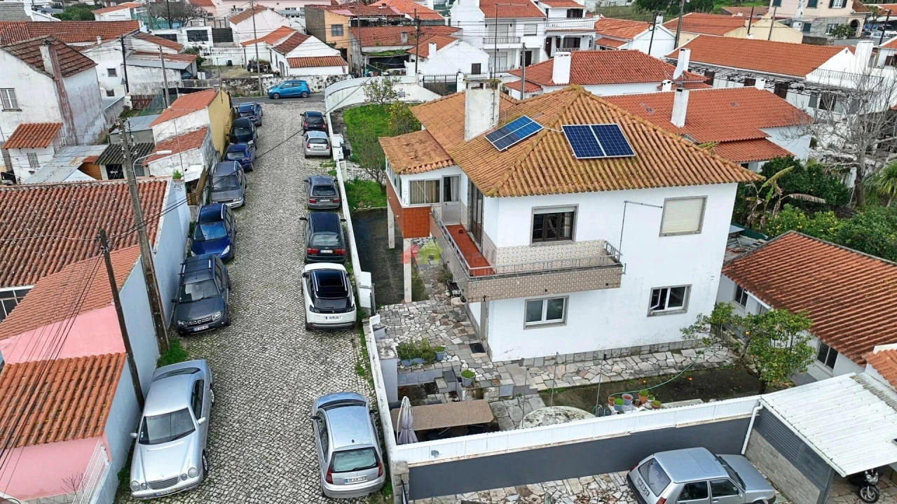 Moradia T5 para Venda em Colares Foto 1