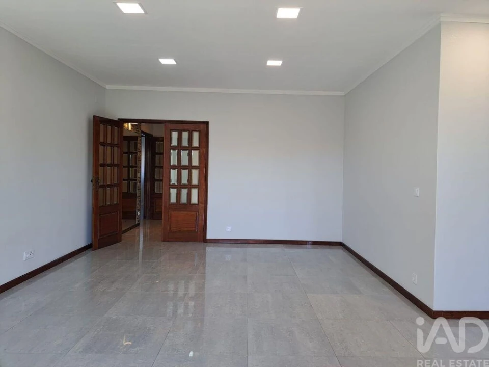 Apartamento T3 para Venda em Paços de Brandão Foto 5