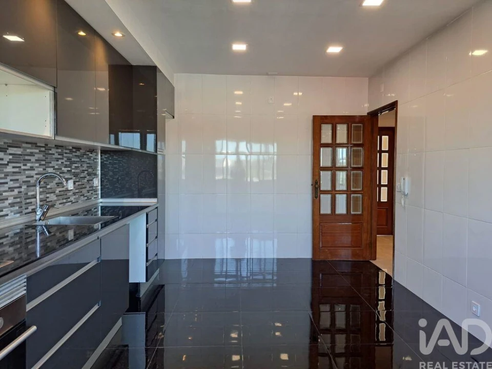 Apartamento T3 para Venda em Paços de Brandão Foto 16